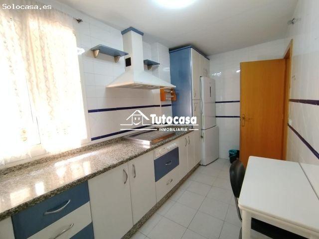 ?VIVIENDA CON PISCINA, GARAJE Y TRASTERO EN URBANIZACIÓN PRIVADA
