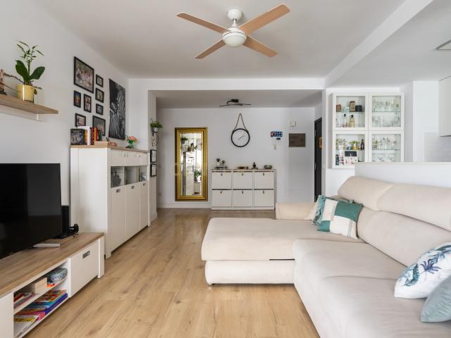 Vivienda con piscina, pádel y balcón acristalado junto al Hospital Negrín
