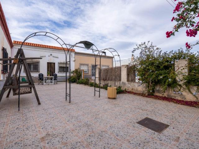Vivienda con terreno en Huéchar Alhama de Almería