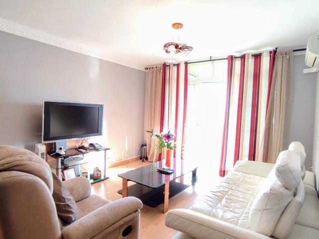 Vivienda cuatro dormitorios, dos baños y aparcamiento, Torremolinos Centro