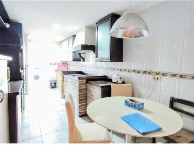 Vivienda cuatro dormitorios, dos baños y aparcamiento, Torremolinos Centro