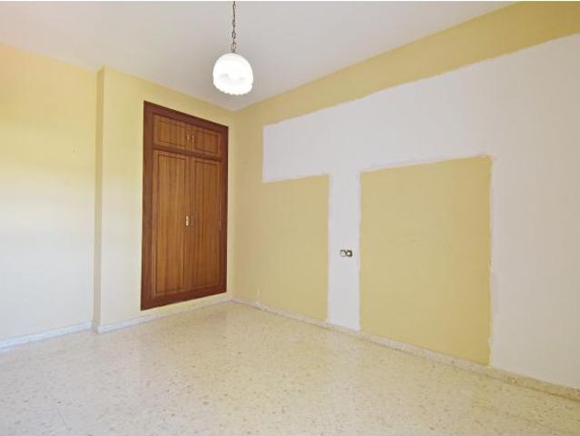 Vivienda de 4 dormitorios en El Almendral