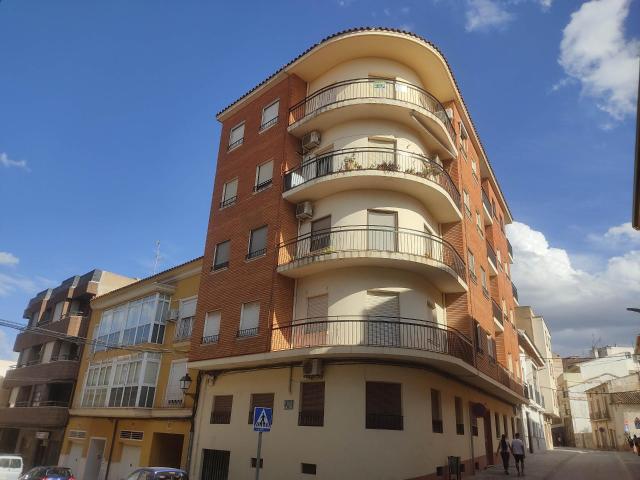 VIVIENDA DE 4 DORMITORIOS REFORMADA CON BALCÓN