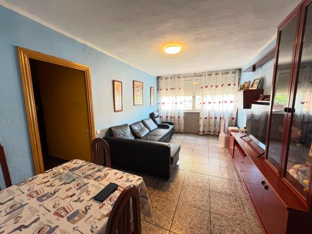 Vivienda de 70 m2 con 3 dormitorios y 2 baños en Badalona