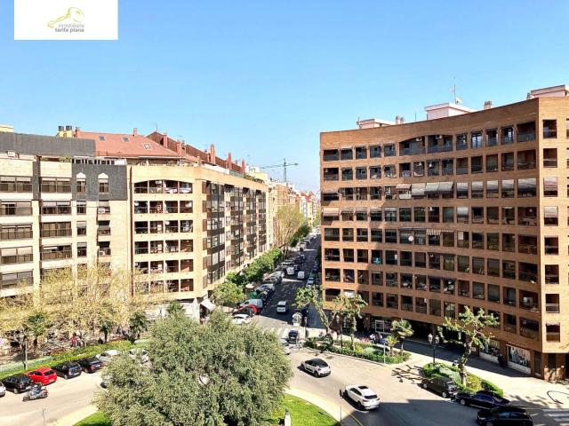 Vivienda de 150m útiles en Calle Sagunto. Visítalo con nuestro video 360º desde donde tú quieras