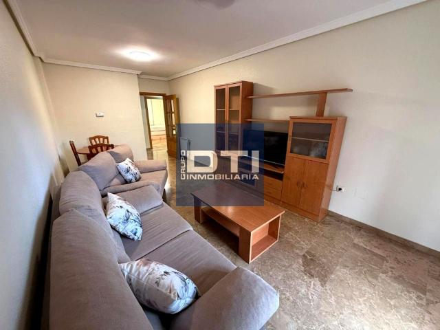 Vivienda de 2 habitaciones con garaje y trastero en el Barrio de Industria