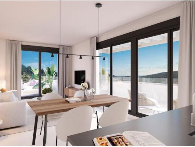 Vivienda de 3 dormitorios con terraza, piscina comunitaria y gimnasio