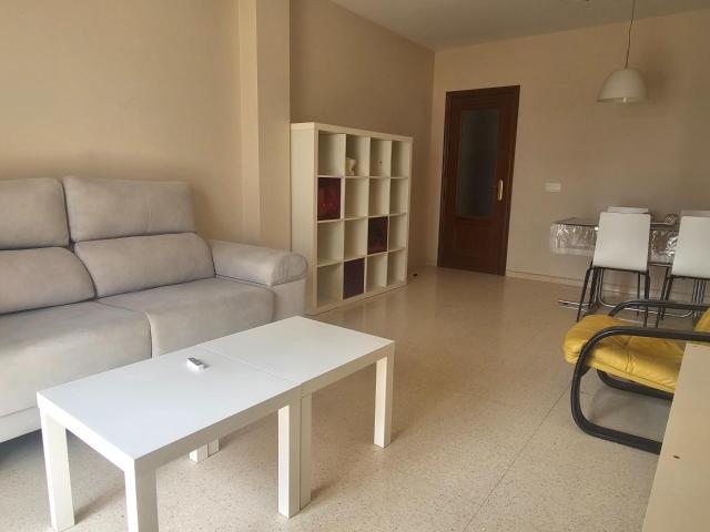 VIVIENDA DE 3 DORMITORIOS CON TERRAZA Y VISTAS EN ENTORNO VERDE DE PUENTE GENIL