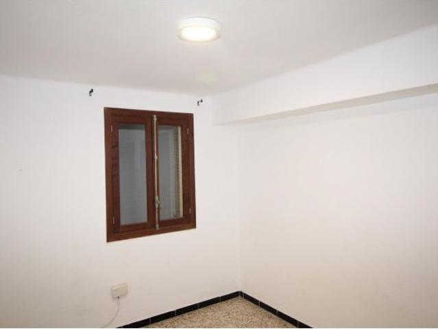 VIVIENDA DE 3 DORMITORIOS CON TERRAZA Y VISTAS LATERALES AL MAR