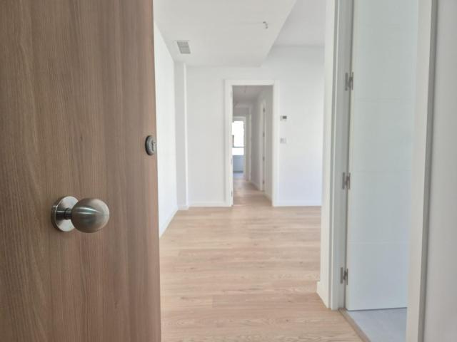 Vivienda de 3 dormitorios en alquiler sin amueblar Entrenucleos