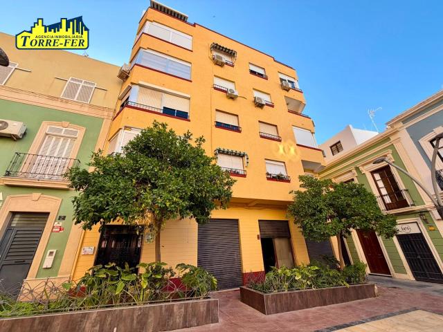 VIVIENDA DE 3 DORMITORIOS EN EL CENTRO DE ALMERIA