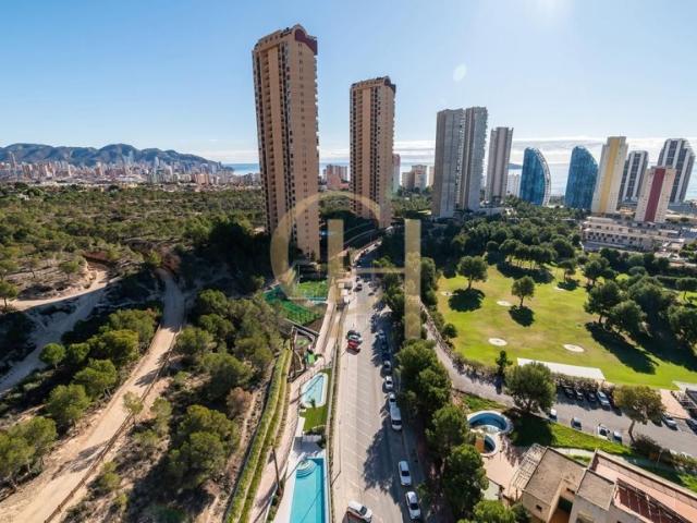 Vivienda de 3 dormitorios frente al Golf, con vistas despejadas y ubicación privilegiada