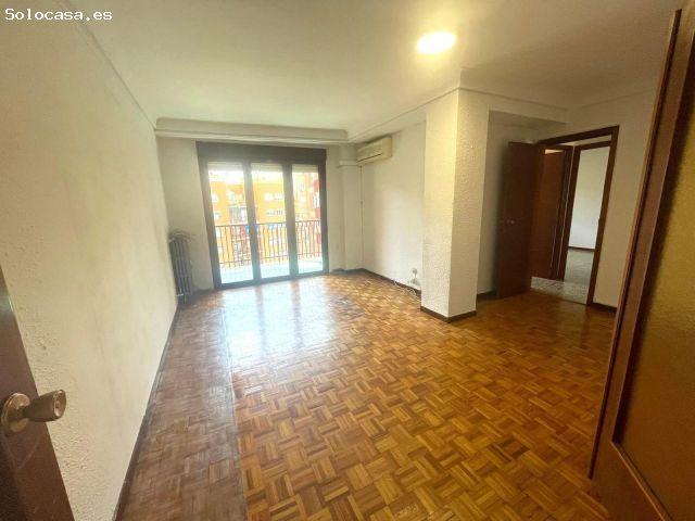 Vivienda de 3 dormitorios sin amueblar en Miguel Servet esquina Camino las Torres