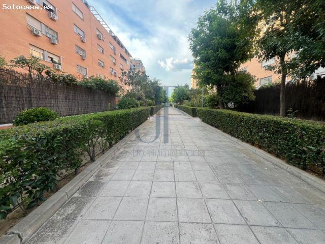 Vivienda de 3 dormitorios y 2 baños con garaje en urbanización de Loranca