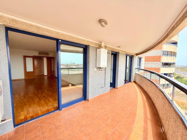 VIVIENDA DE 3 HABITACIONES CON GARAJE Y PISCINA Edificio Valturia