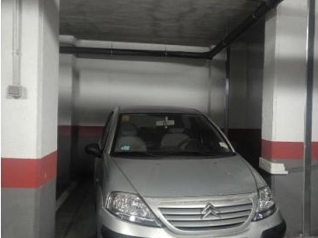 Vivienda de alquiler con piscina y plaza de garaje