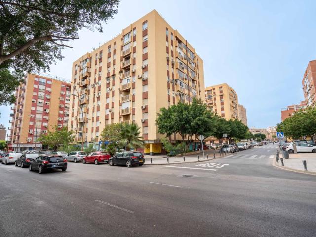 Vivienda de alquiler dando a la Avd. Mediterráneo