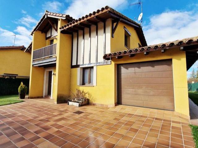 Vivienda de alto standing de 180 m2 en venta Villaquilambre, Castilla y León