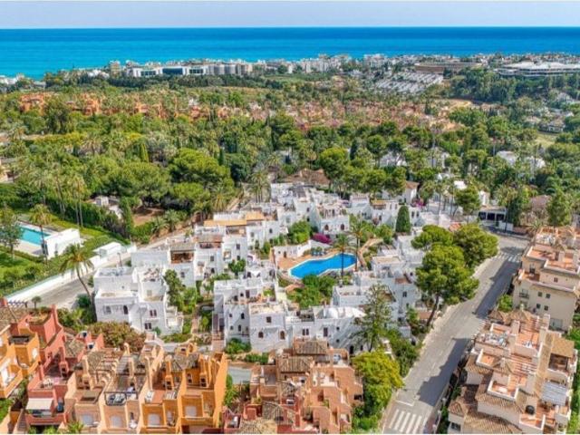 Vivienda de alto standing de 110 m2 en venta Nueva Andalucia centro, Marbella, Málaga, Andalucía