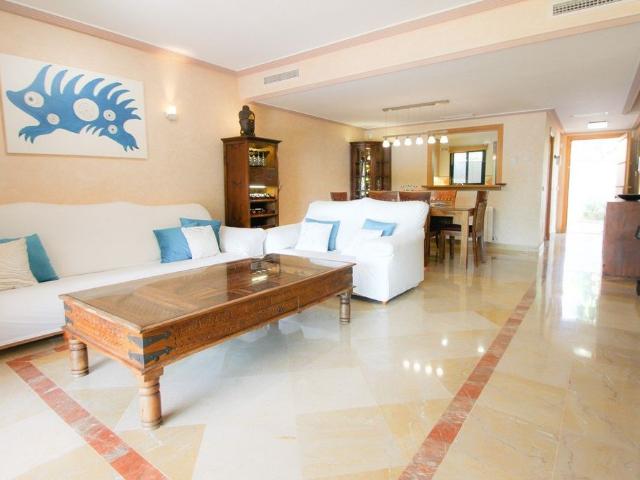 Vivienda de alto standing de 240 m2 en alquiler The Golden Mile, España