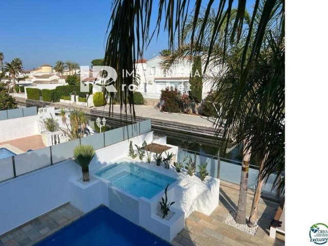 Vivienda de alto standing de 260 m2 en venta Empuriabrava, España