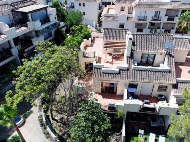 Vivienda de alto standing de 272 m2 en venta Nueva Andalucia centro, Marbella, Málaga, Andalucía