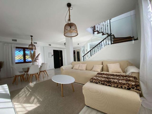 Vivienda de alto standing de 290 m2 en venta Alhaurín de la Torre, Andalucía
