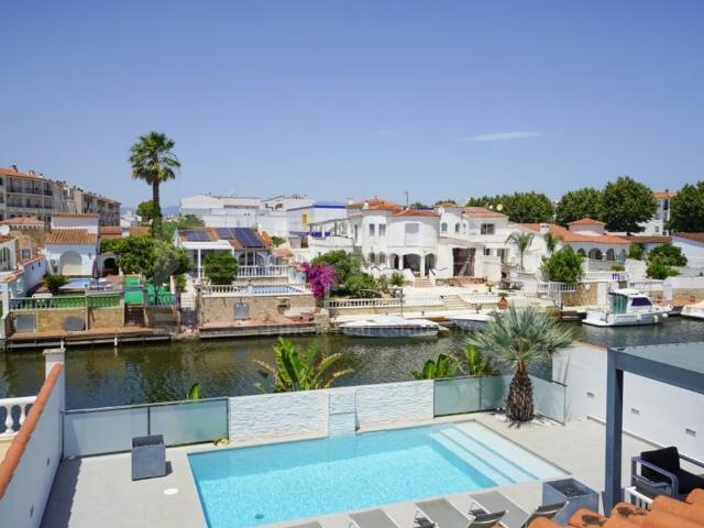 Vivienda de alto standing de 294 m2 en venta Empuriabrava, España