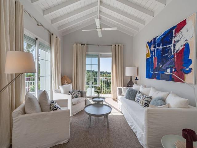 Vivienda de alto standing de 230 m2 en venta Los Monteros, Marbella, Andalucía