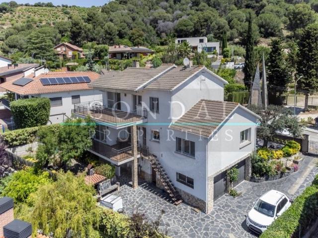 Vivienda de alto standing de 340 m2 en venta Martorelles, Cataluña