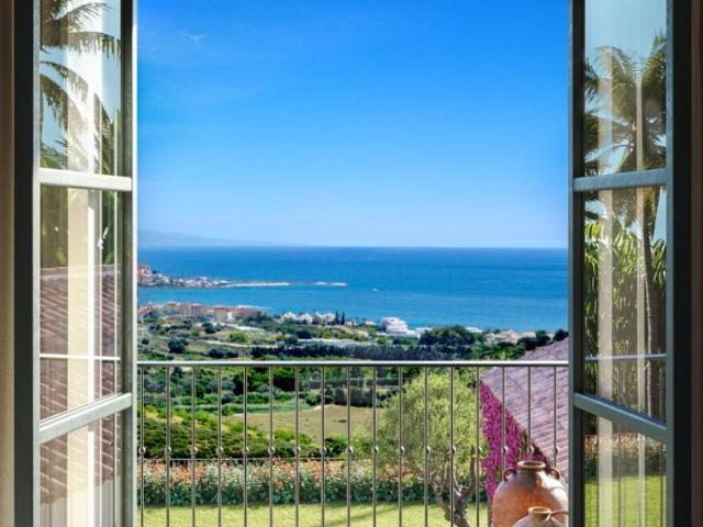 Vivienda de alto standing de 361 m2 en venta Casares, Andalucía