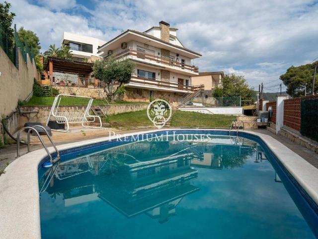 Vivienda de alto standing de 371 m2 en venta Castelldefels, España