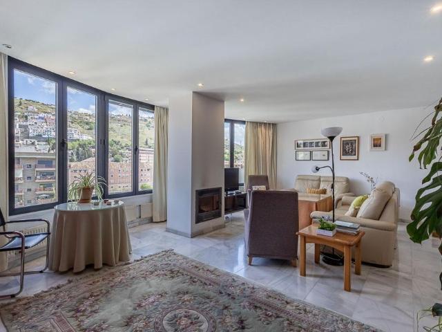 Vivienda de alto standing de 320 m2 en venta Granada, Andalucía