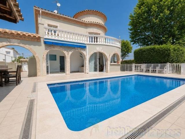 Vivienda de alto standing de 324 m2 en venta Empuriabrava, España