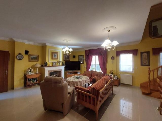 Vivienda de alto standing de 445 m2 en venta Los Montitos, Badajoz, Extremadura
