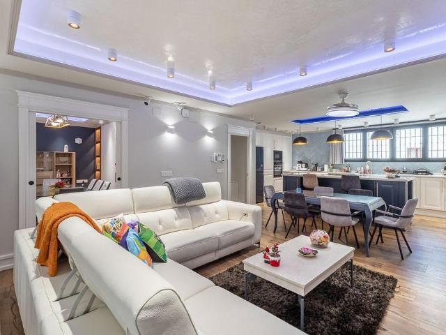 Vivienda de alto standing de 418 m2 en venta Granada, Andalucía