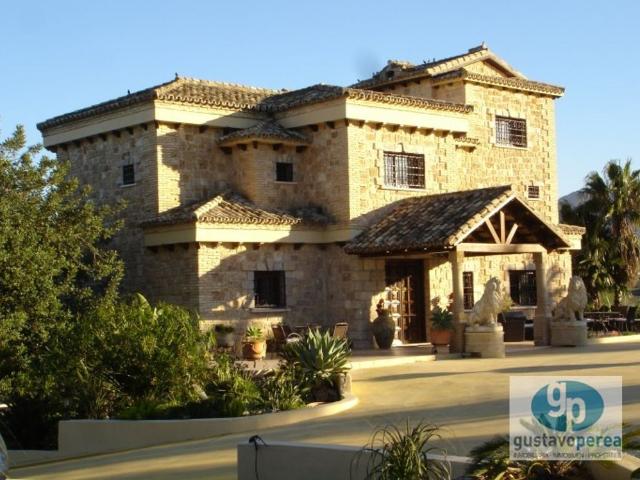 Vivienda de alto standing de 554 m2 en venta Alhaurín de la Torre, España