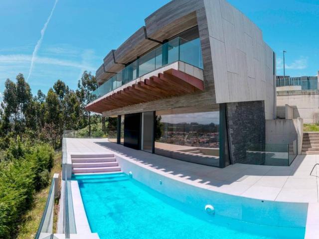 Vivienda de alto standing de 571 m2 en venta Luanco, España