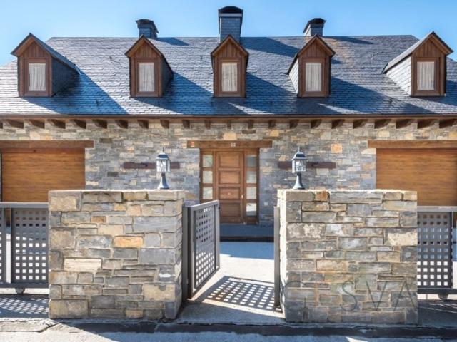 Vivienda exclusiva de 520 m2 en venta Viella Mitg Arán, España