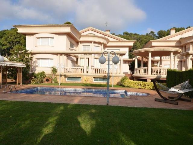 Vivienda de alto standing de 941 m2 en venta Santa Susana, Cataluña