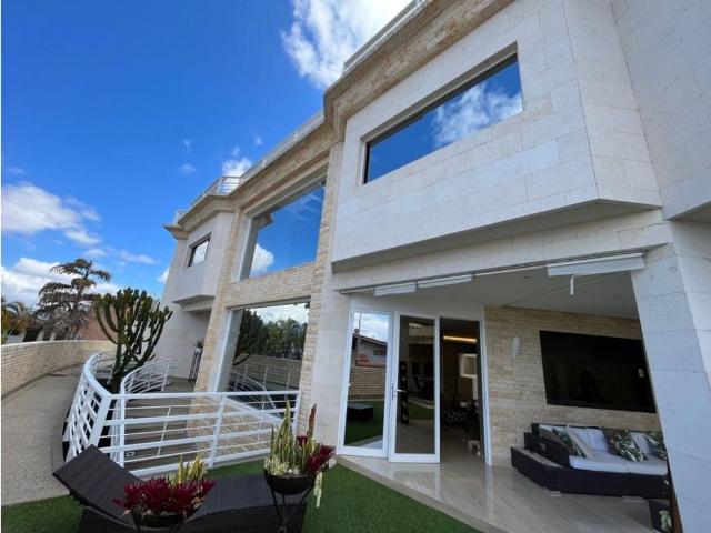 Vivienda de alto standing en venta Nueva Caracas, Distrito Capital