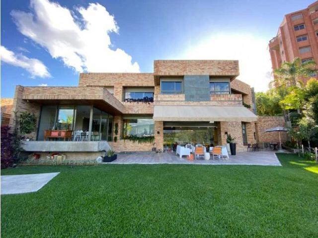 Vivienda de alto standing en venta Nueva Caracas, Distrito Capital