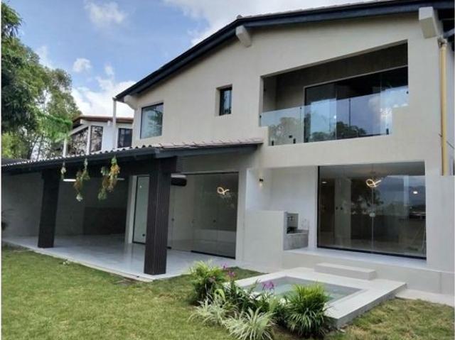 Vivienda de alto standing en venta Nueva Caracas, Venezuela