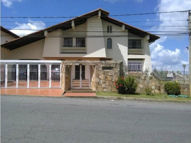 Vivienda de alto standing en venta San Antonio de Los Altos, Estado Miranda