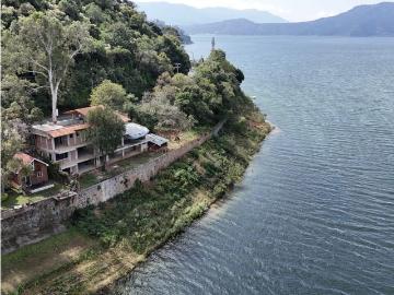Vivienda de alto standing en venta Valle de Bravo, Estado de México