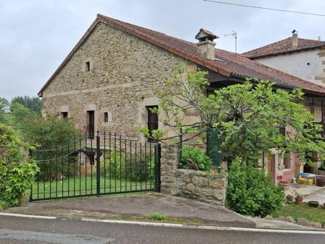 Vivienda de alto standing de 300 m2 en venta Villacarriedo, Cantabria