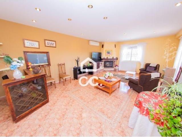 VIVIENDA DE CAMPO CON ENCANTO Y CALIDAD!