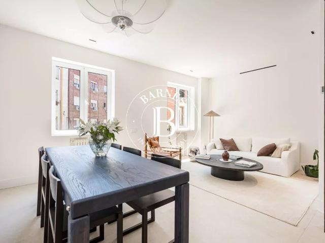 Vivienda de diseño reformada y amueblada con patio privado e. 148m² Madrid