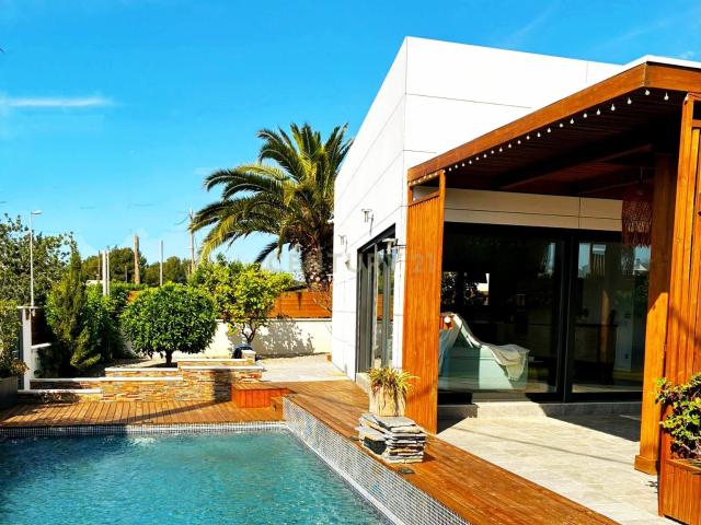 VIVIENDA DE DISEÑO 2021 MUY LUMINOSA, SOL TODO EL DÍA, PISCINA Y APARTAMENTO INDEPENDIENTE