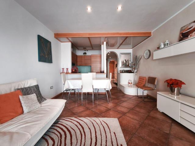 Vivienda de dos plantas situada en el complejo residencial d. 132m² Adeje